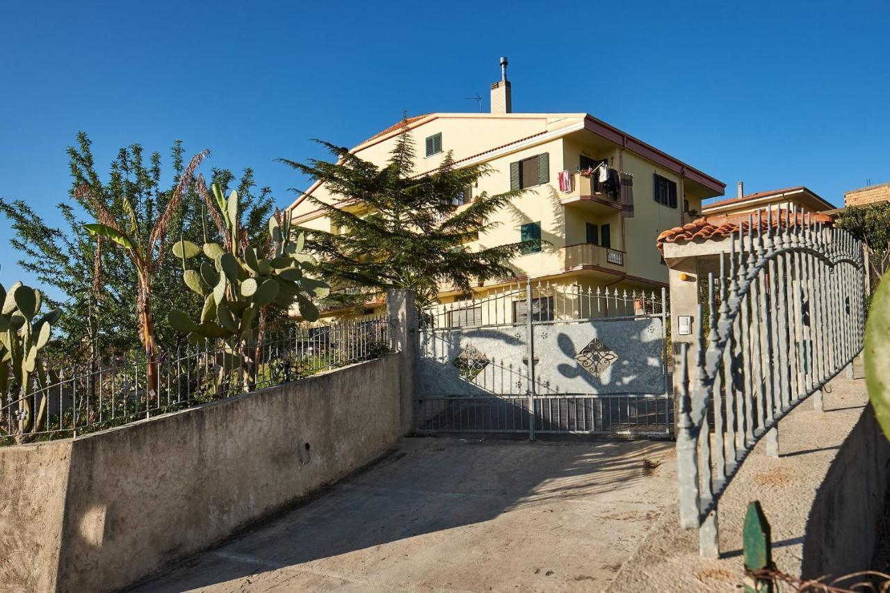 Bouganville House - Casa Vacanze Triparni ภายนอก รูปภาพ