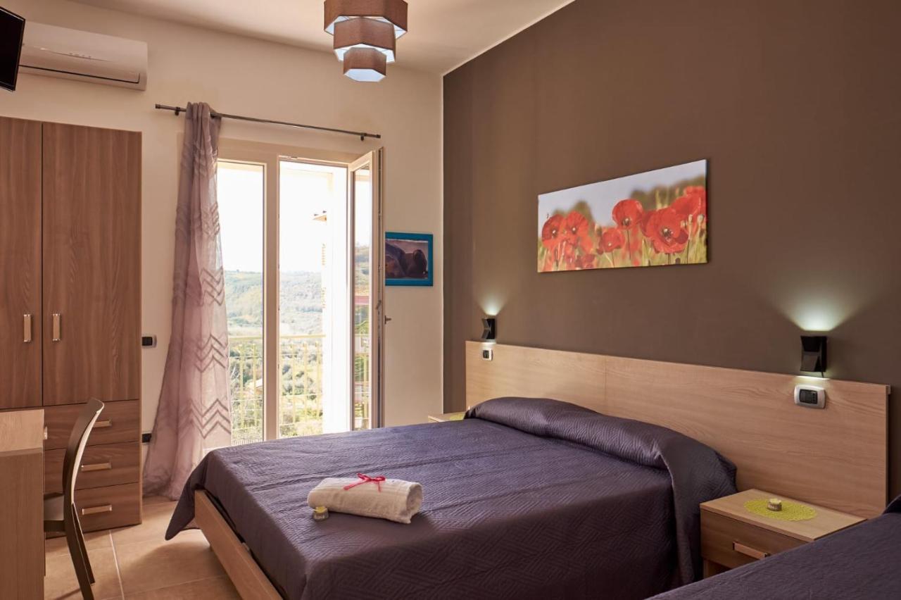 Bouganville House - Casa Vacanze Triparni ภายนอก รูปภาพ