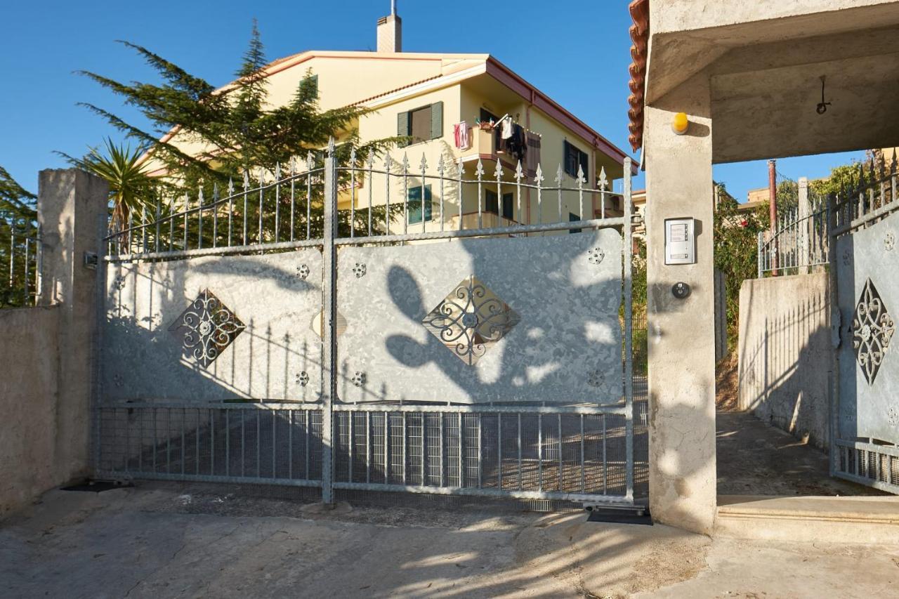 Bouganville House - Casa Vacanze Triparni ภายนอก รูปภาพ